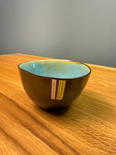 Lade das Bild in den Galerie-Viewer, Schüssel tief rund, außen schwarz/anthrazit, innen blau/türkis