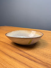 Lade das Bild in den Galerie-Viewer, Schüssel flach oval, außen gräulich, innen lila/grau