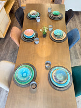 Lade das Bild in den Galerie-Viewer, Teller flach groß türkis mit braunem Rand