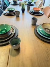 Lade das Bild in den Galerie-Viewer, Teller flach groß türkis mit braunem Rand